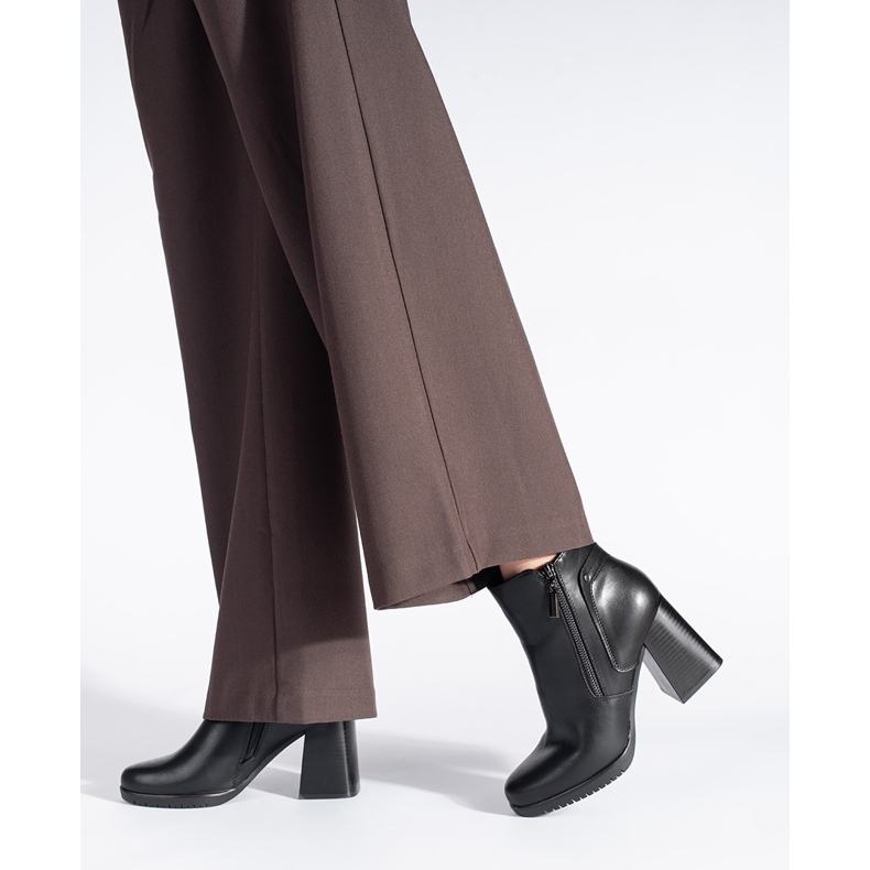 Czarne botki damskie na słupku Sergio Leone 2