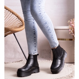 Czarne botki na platformie Lessaya 1