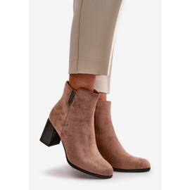 Ocieplane Eko Zamszowe Botki Damskie Na Słupku Zapinane Na Zamek Brązowe Erillia beżowy 1