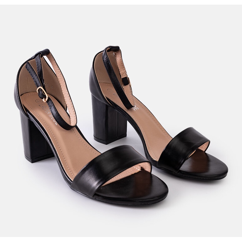 Czarne sandałki na słupku Asgha 1