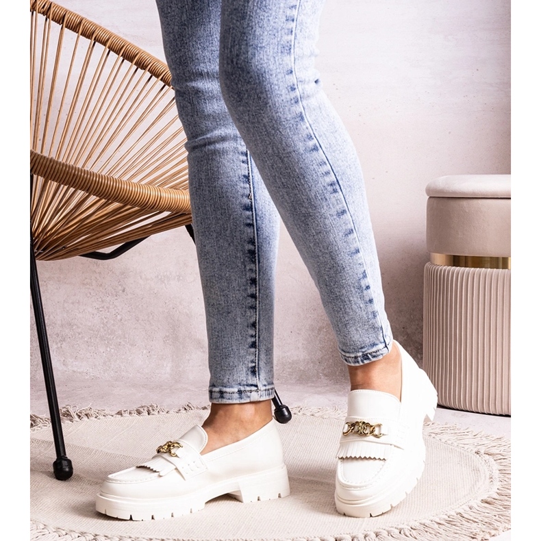 Bez marki Białe półbuty ze złotą klamerką Anielania 2