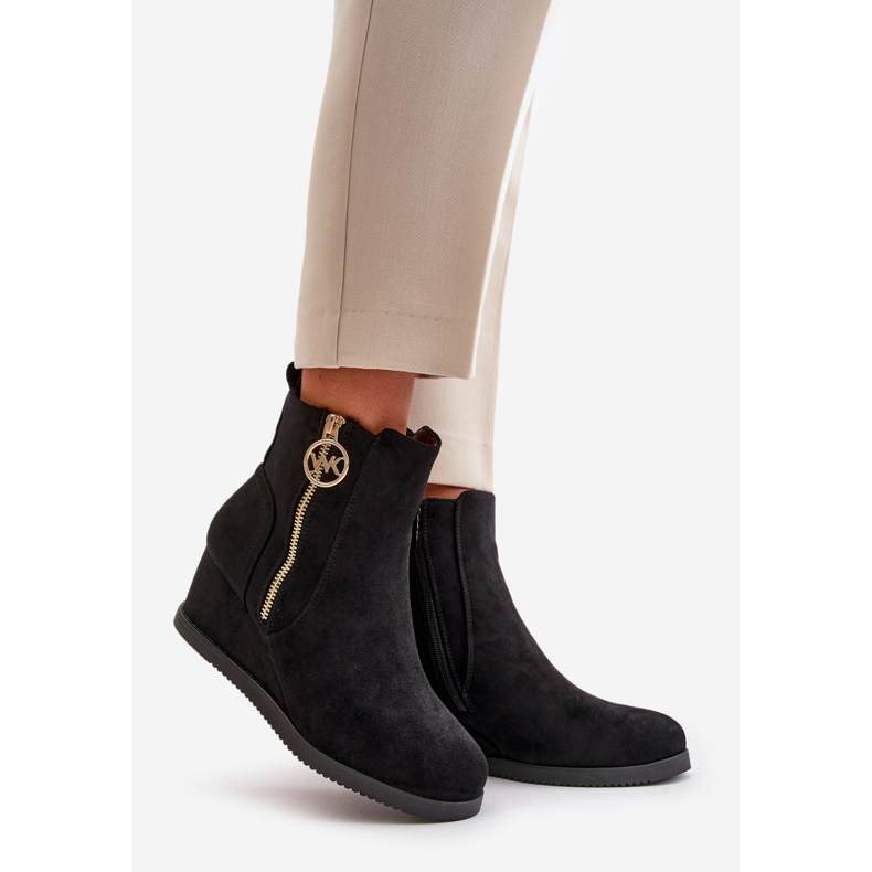 Ocieplane Botki Na Koturnie Z Ozdobnym Zamkiem Eko Zamszowe Czarne Leretha 1