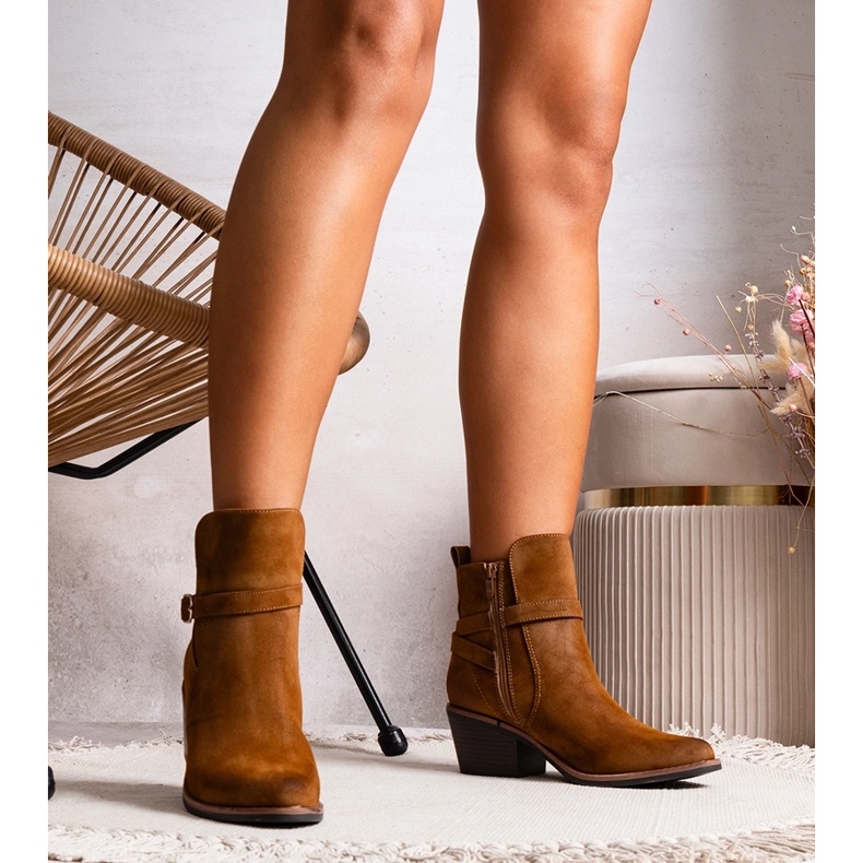 Brązowe botki na słupku Mihaela 1