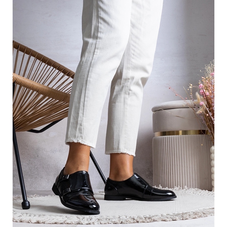 Czarne półbuty lakierowane Davide 1