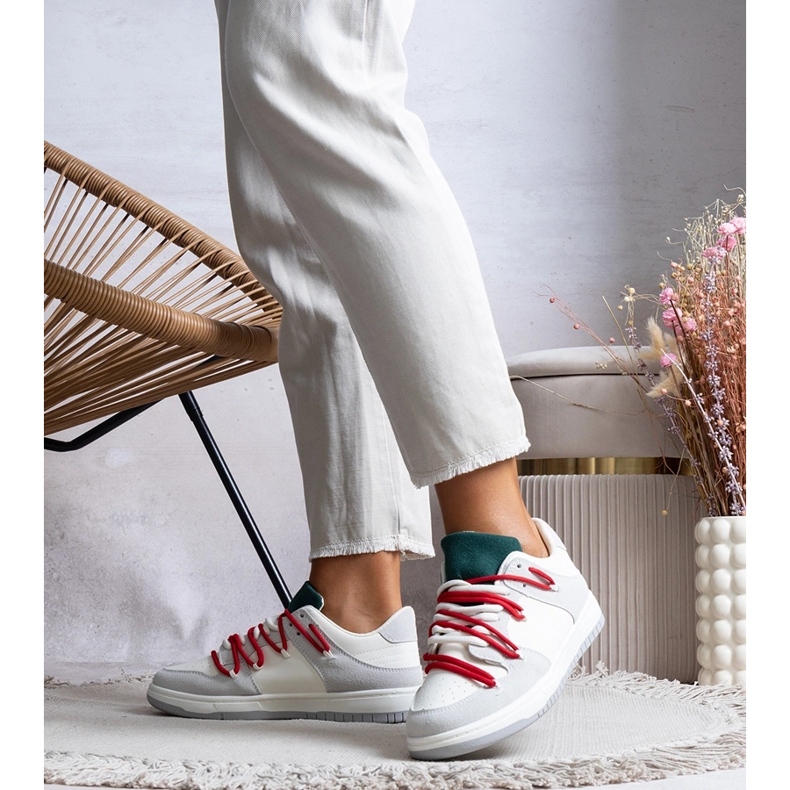 Szare sneakersy z czerwonymi sznurówkami Aucoin białe 1