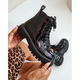 Lakierowane Botki Damskie Na Zamek Z Ozdobnym Sercem Czarne Obeena 2