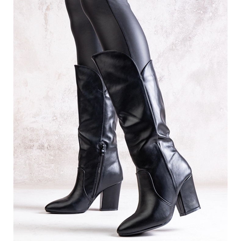 Czarne kozaki na słupku z eko skóry Amare 1