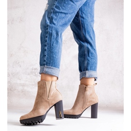 Beżowe botki na słupku z cyrkoniami Hayet beżowy 1