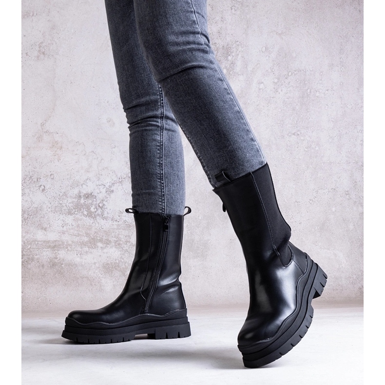 Czarne botki na masywnej podeszwie Naema 2