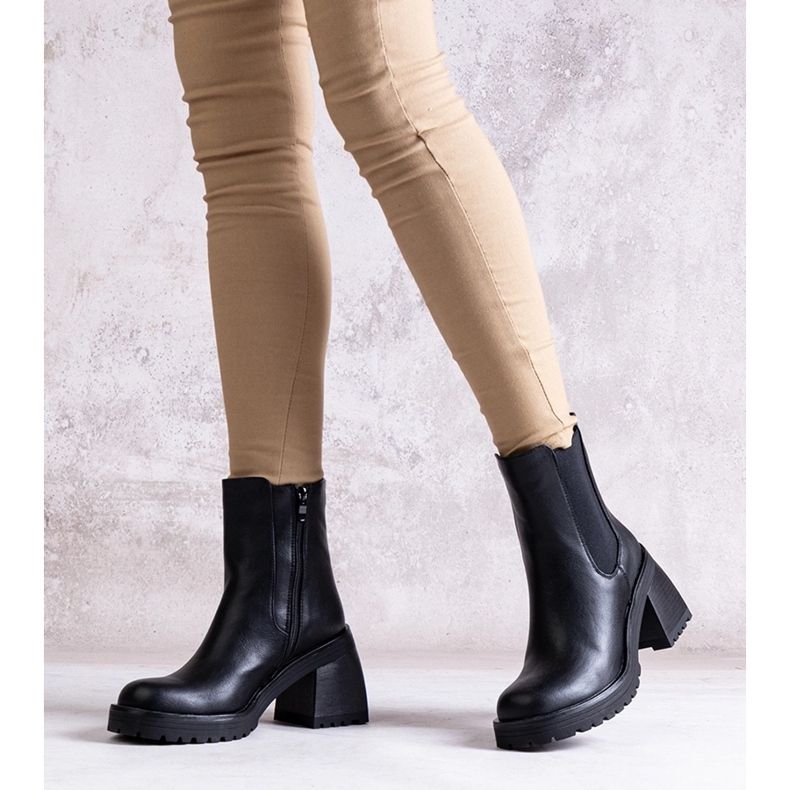 Czarne botki na słupku damskie z eko skóry Ariane 2