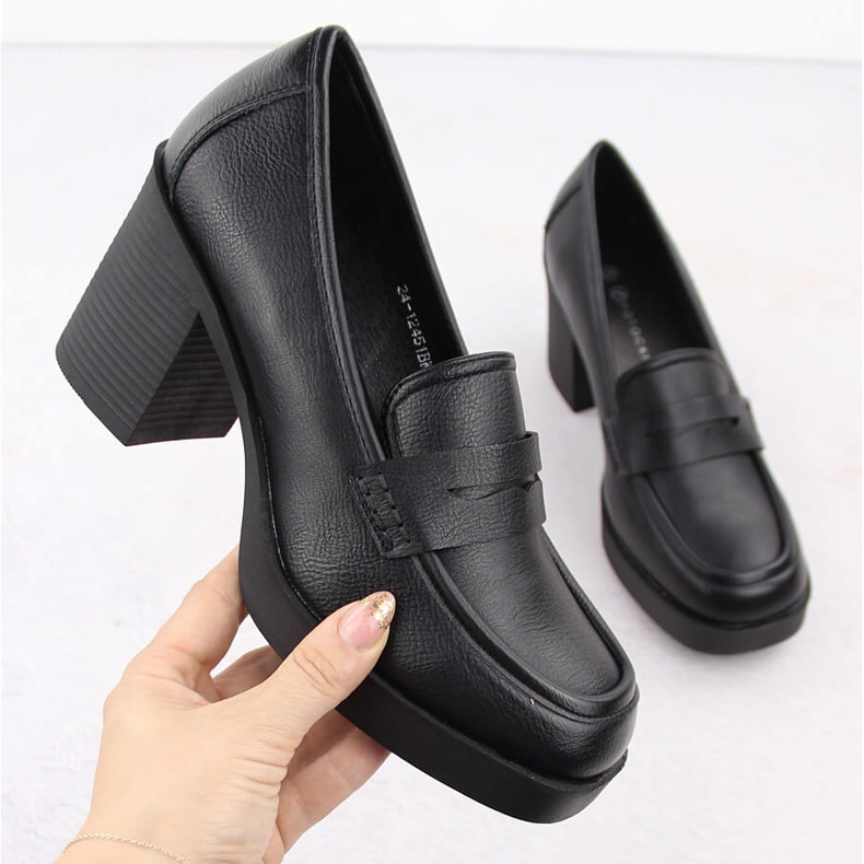 Półbuty damskie mokasyny na obcasie czarne Potocki 12451 1