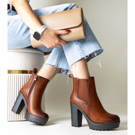 Brązowe botki na wysokim słupku Maladi 1