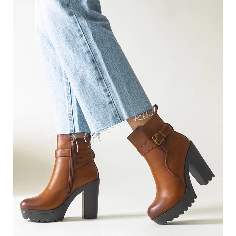 Brązowe botki na wysokim słupku Lubena 1