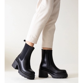 Czarne botki na masywnym słupku Tharney 1