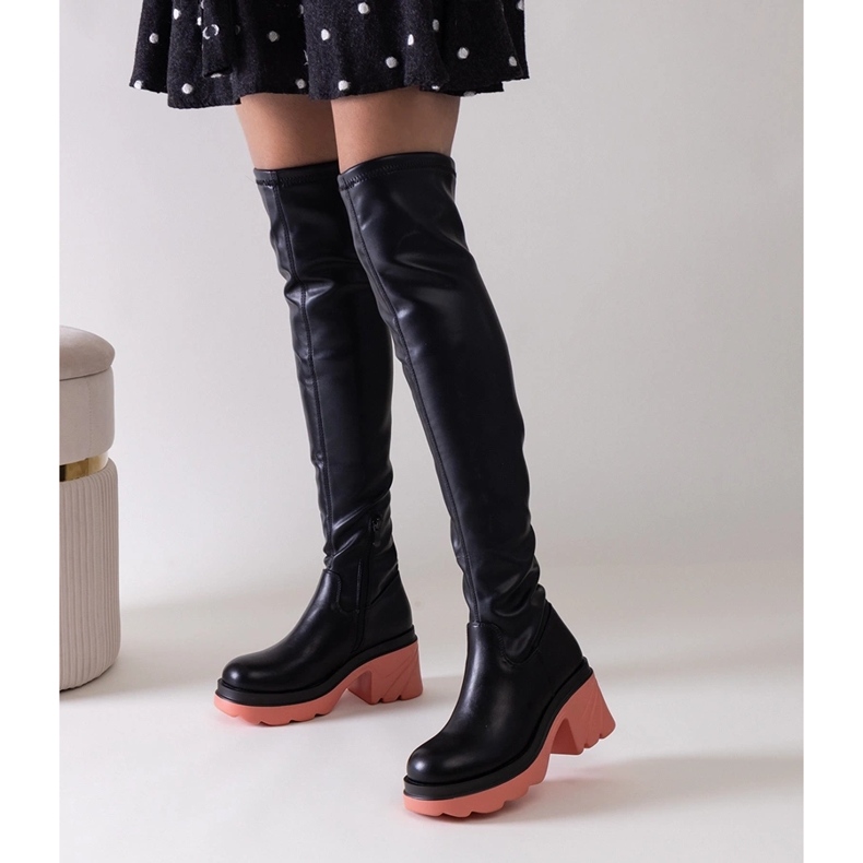 Czarne ocieplane kozaki na masywnym klocku Meragomi 1