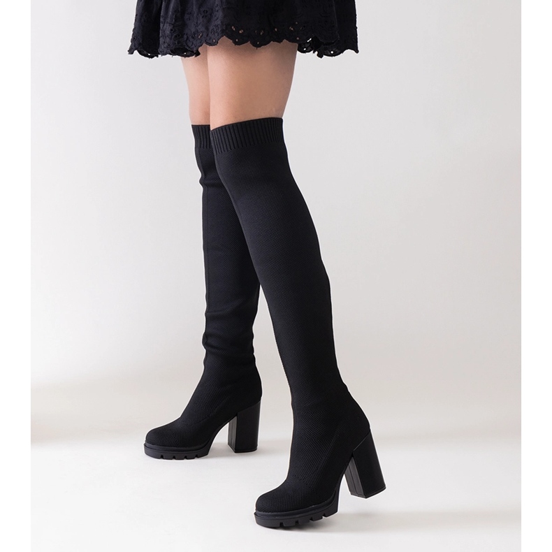 Wsuwane długie czarne kozaki na słupku Lija 1