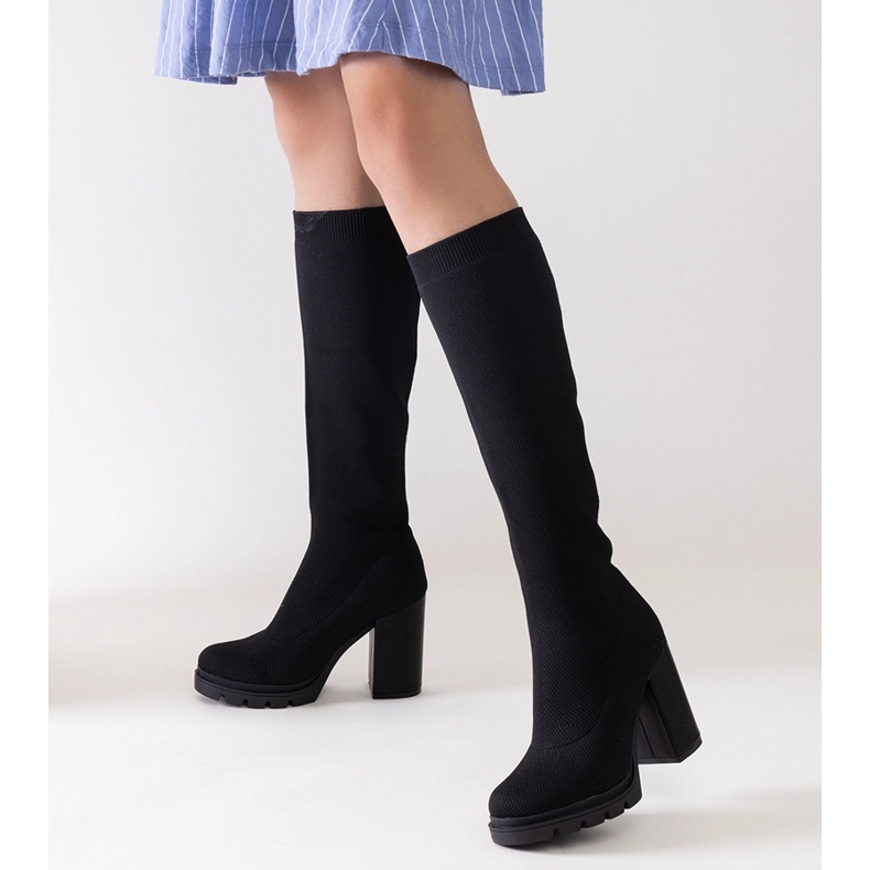 Wsuwane czarne kozaki na słupku Saria 1