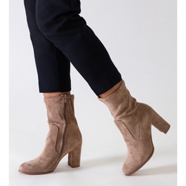 Beżowe dopasowane botki na wysokim słupku eko-zamsz Haner beżowy 1