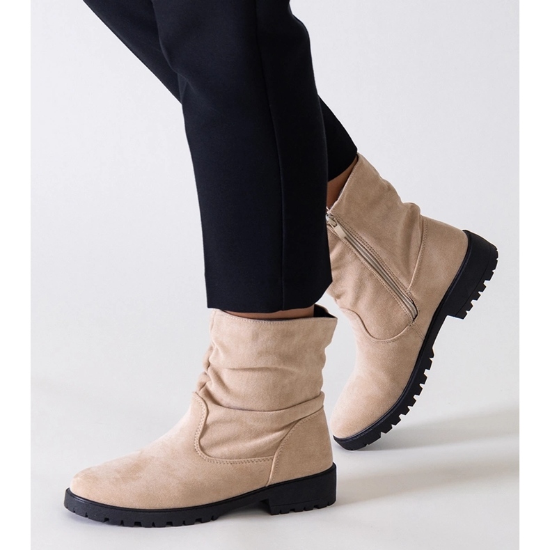 Beżowe marszczone botki z eko-zamszu Hinda beżowy 1