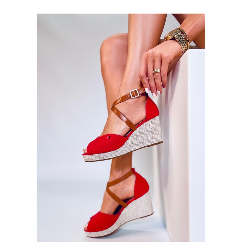 Sandałki na koturnie open toe Berna Red - Inello czerwone 1