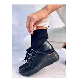 Botki na koturnie elastyczna cholewka Kaye Black - Inello czarne 1