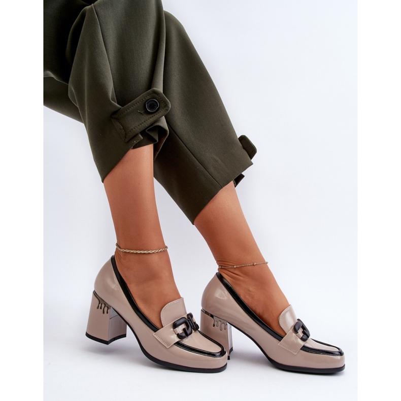 Lakierowane półbuty damskie na słupku Beige beżowy 1