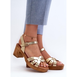 Sandały Model Assames 24SD98-6758 Gold - Step in style żółte 1