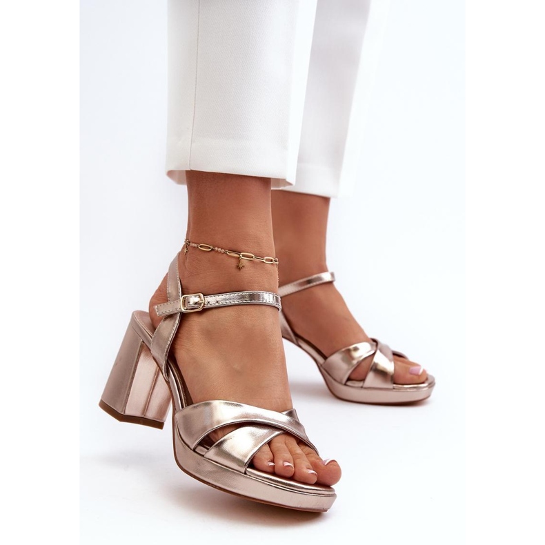 Sandały Model Jatine 24SD98-6988 Gold - Step in style żółte 1