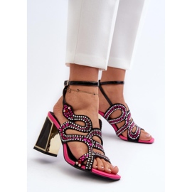 Sandały damskie ze zdobieniem na słupku czarne 1