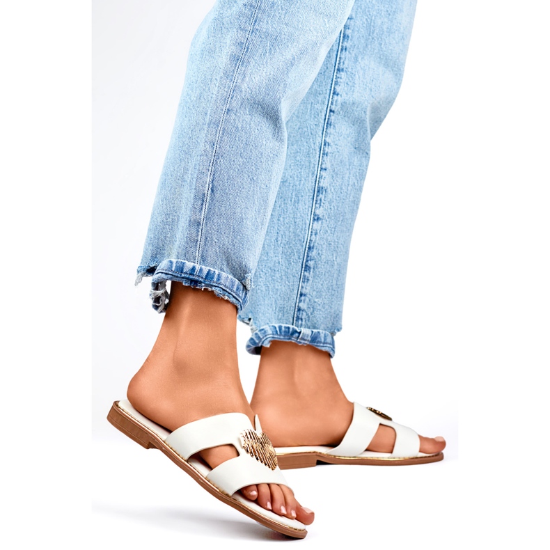 Damskie Klapki Ozdobione Sercem KK-731W białe 1