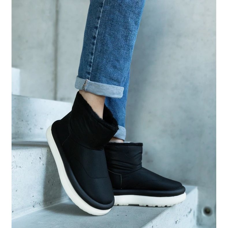 Czarne ciepłe śniegowce na platformie Cores 2