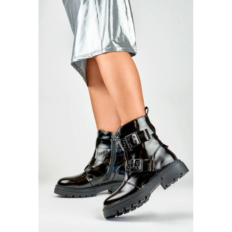 Botki damskie lakierowane workery z klamrami czarne 250007B-LA 2
