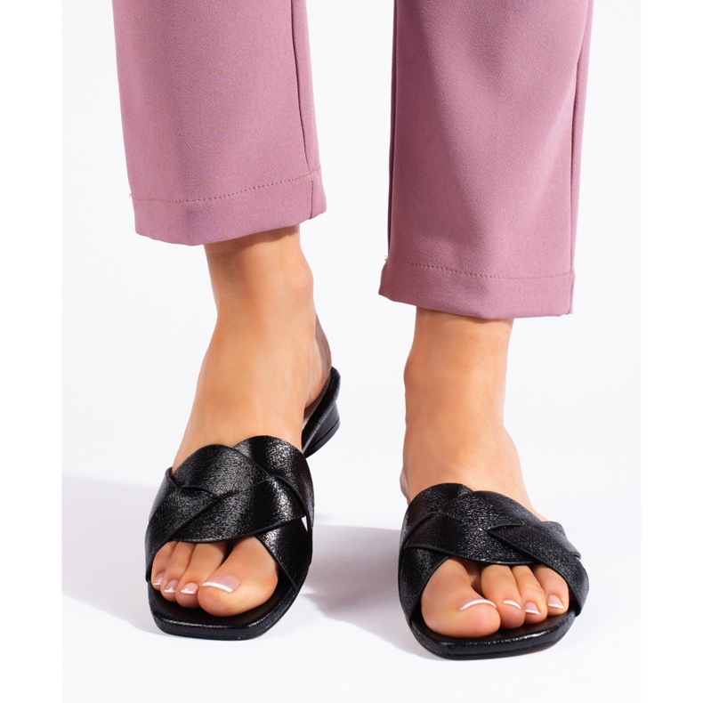 Czarne klapki damskie 1