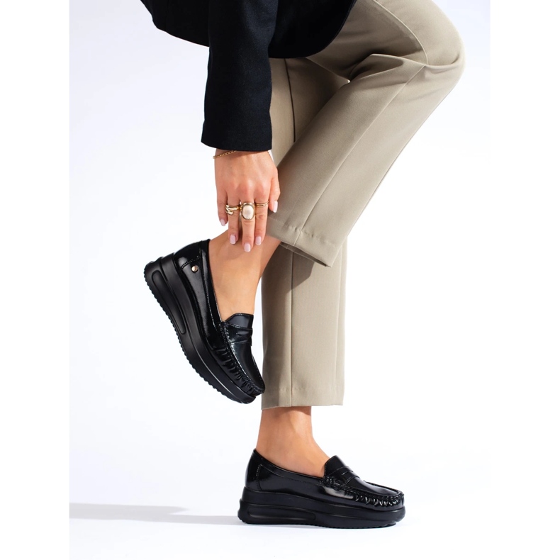 Lakierowane czarne mokasyny na grubej platformie Shelovet 2