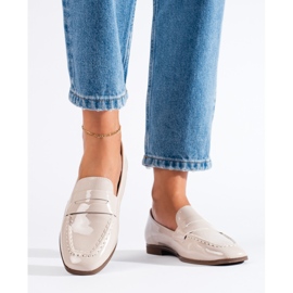 Lakierowane beżowe mokasyny damskie Shelovet beżowy 1