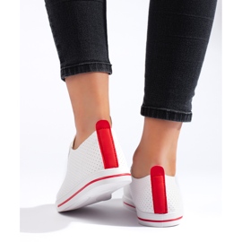 Białe trampki damskie z czerwonymi sznurówkami 1