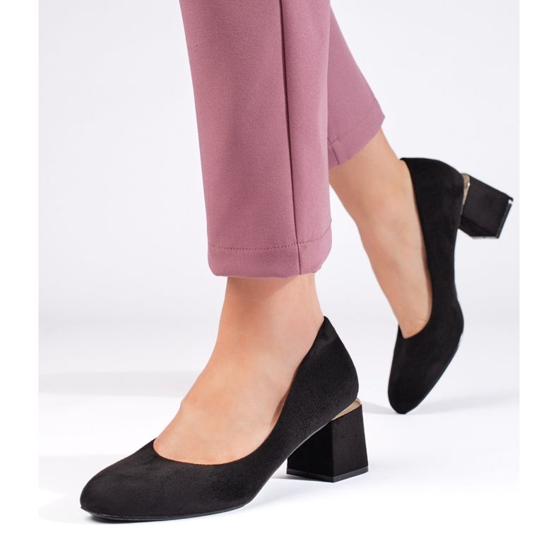 Czarne zamszowe czółenka na obcasie 1