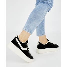 Zamszowe czarne buty damskie na platformie 1