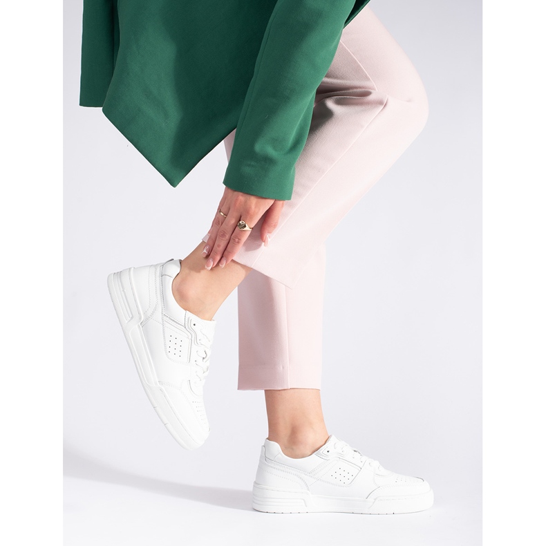 Białe sneakersy na platformie 1