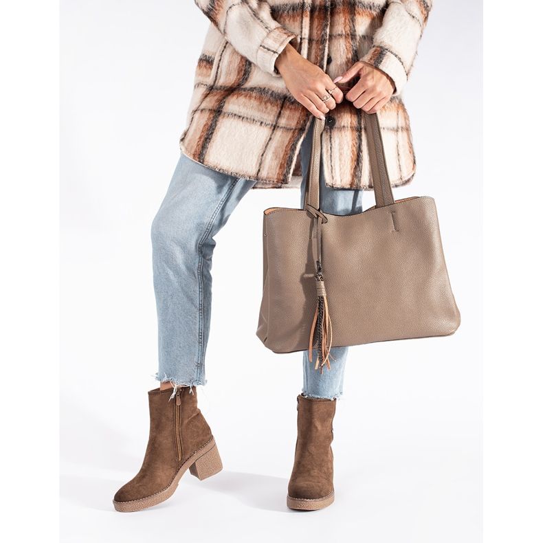 Zamszowe brązowe botki na słupku 1