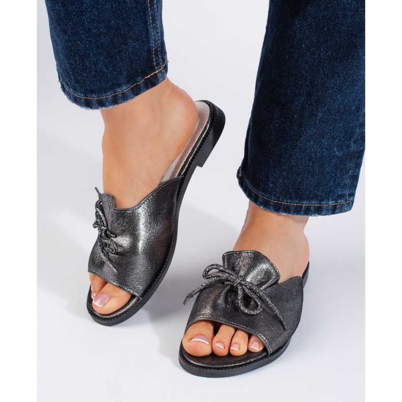 Srebrne błyszczące klapki damskie srebrny 1