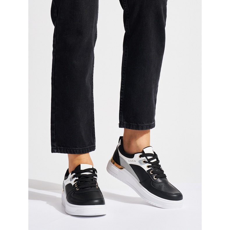 Czarne buty sportowe na platformie 2