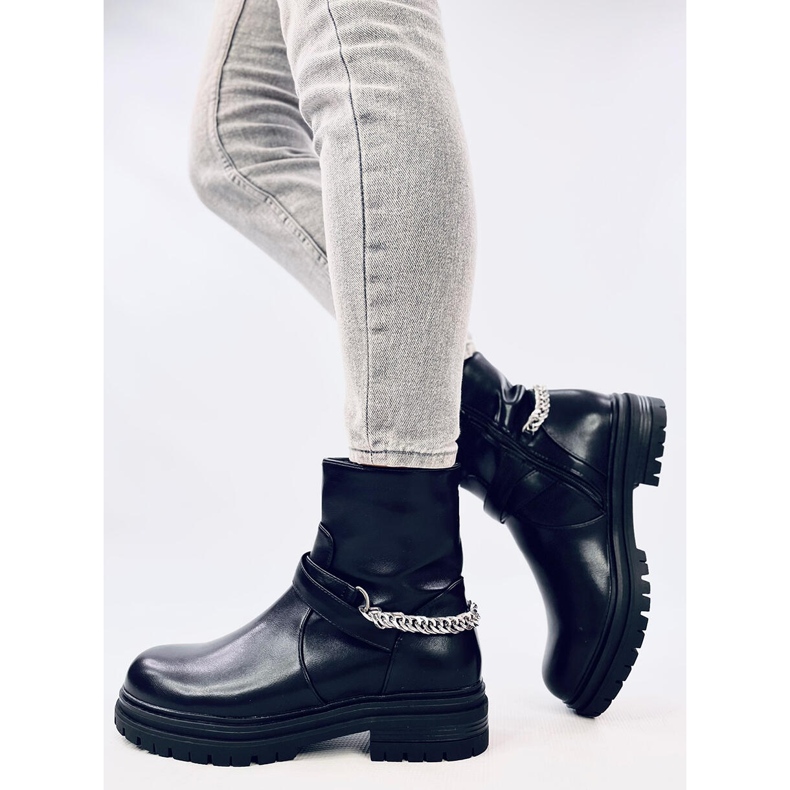 Botki z łańcuszkiem Cindy Black czarne 2