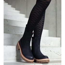 Czarne masywne botki na platformie z przetarciami Sholla 1
