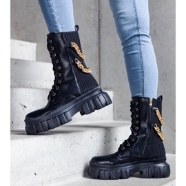 Czarne trapery zdobione łańcuchami Crocemosso 1