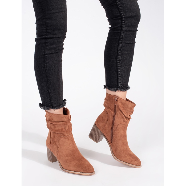 Brązowe zamszowe botki na słupku z marszczoną cholewką 2