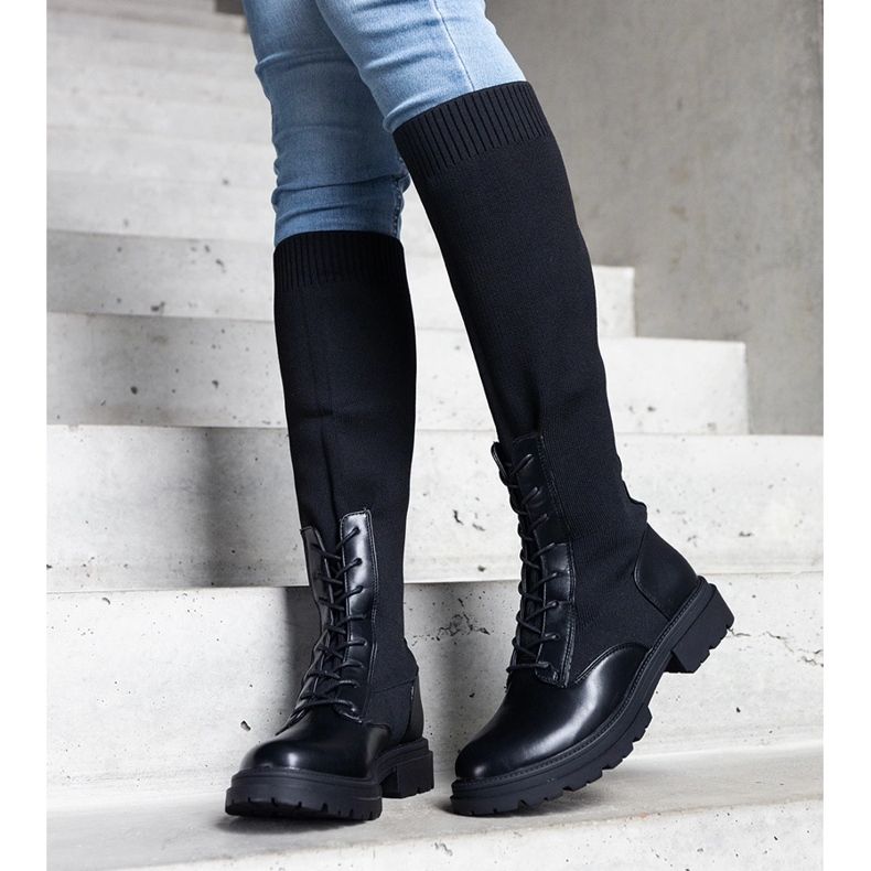 Czarne wsuwane kozaki z materiałową elastyczną cholewką Luana 1