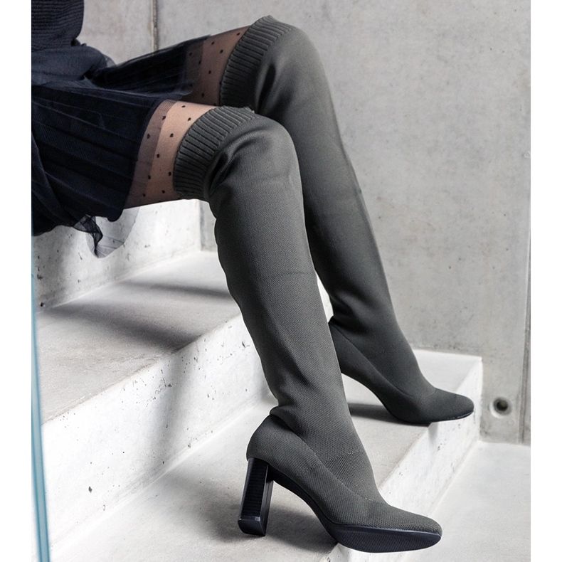 Zielone wsuwane kozaki na słupku z elastyczna cholewką Flamme 1