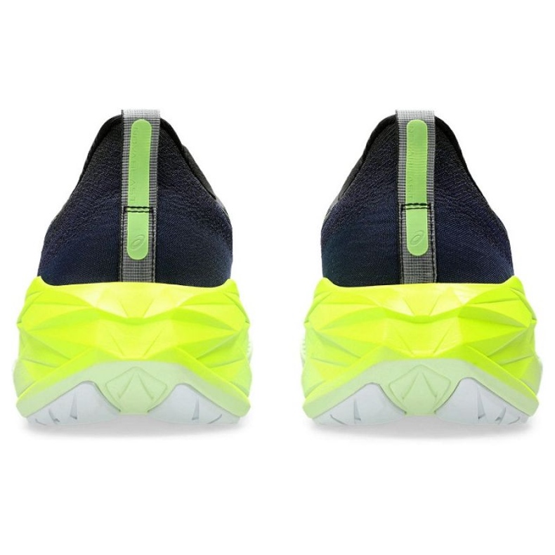 Buty Asics Novablast 4 1011B693-003 czarne 2