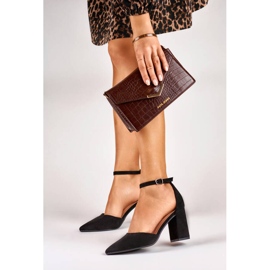 Czarne czółenka na słupku zapinane na kostce QA203B 2